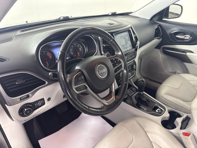 Used 2019 Jeep Cherokee Limited w/ Luxury Group AWD/4WD image 17