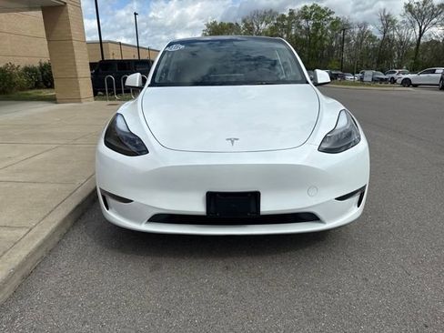 Used 2023 Tesla Model Y AWD image 7