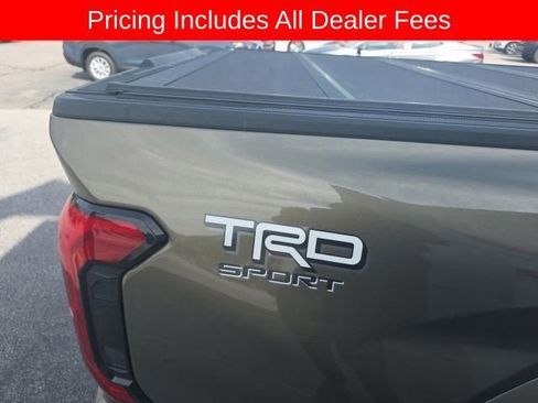 Used 2025 Toyota Tacoma TRD Sport AWD/4WD image 9
