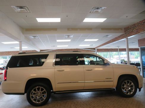 Used 2015 GMC Yukon XL Denali w/ Touring Package AWD/4WD image 68
