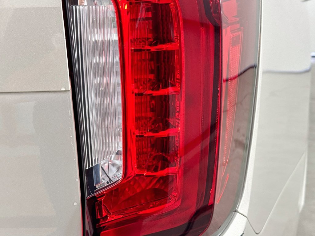 Used 2021 GMC Yukon Denali RWD image 35