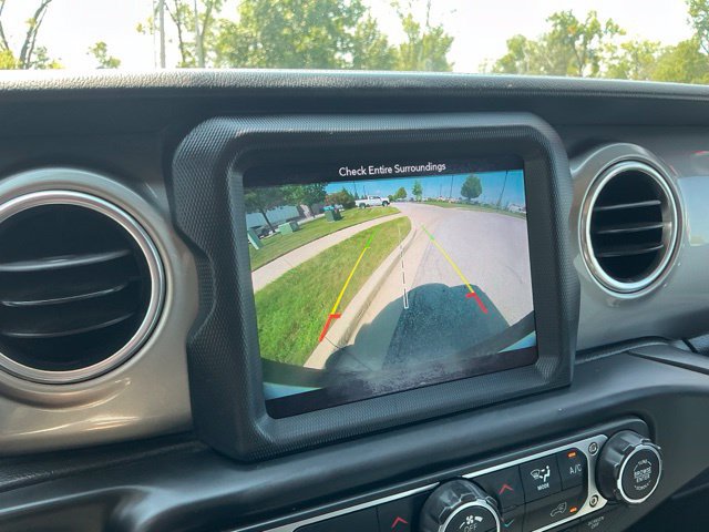 Used 2018 Jeep Wrangler Unlimited Sahara w/ Uconnect 4C Nav & Sound Group AWD/4WD image 30