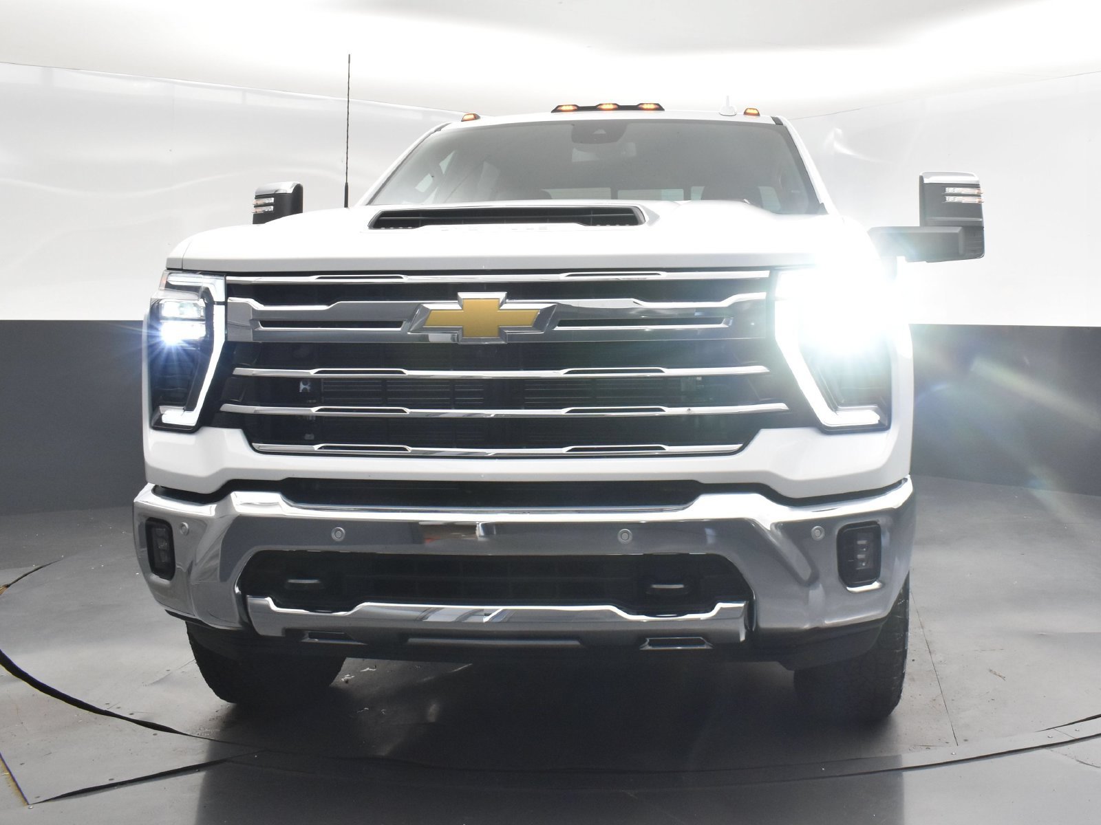 Used 2025 Chevrolet Silverado 2500 LTZ w/ LTZ Convenience Package AWD/4WD image 10