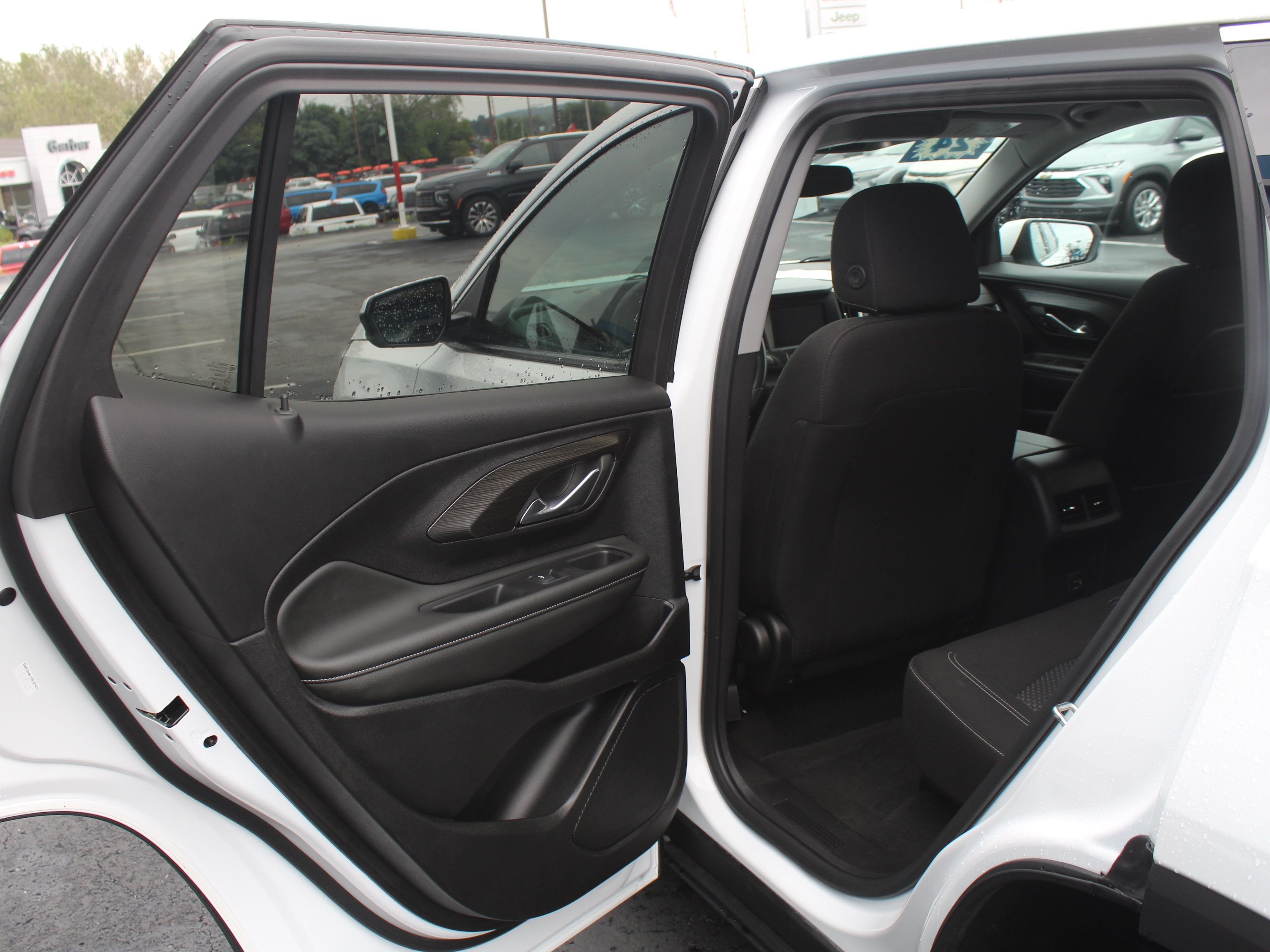 Used 2024 GMC Terrain SLE AWD/4WD image 21