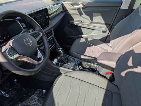 New 2025 Volkswagen Taos SE image 3