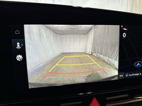 Used 2025 Hyundai Elantra SEL FWD image 19