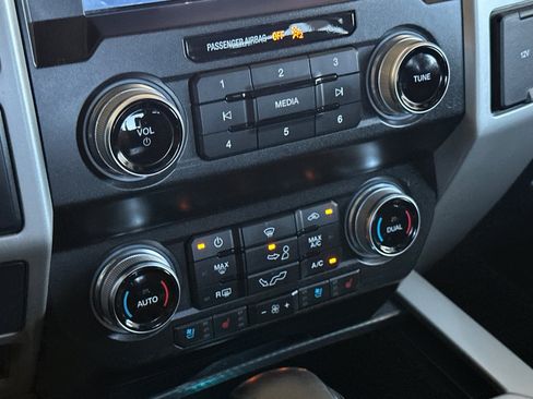 Used 2020 Ford F150 Lariat w/ Equipment Group 502A Luxury AWD/4WD image 19