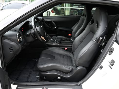 Used 2021 Nissan GT-R Premium AWD/4WD image 17
