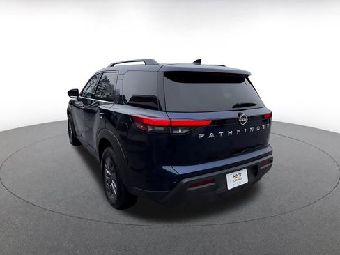 Used 2025 Nissan Pathfinder SV image 16