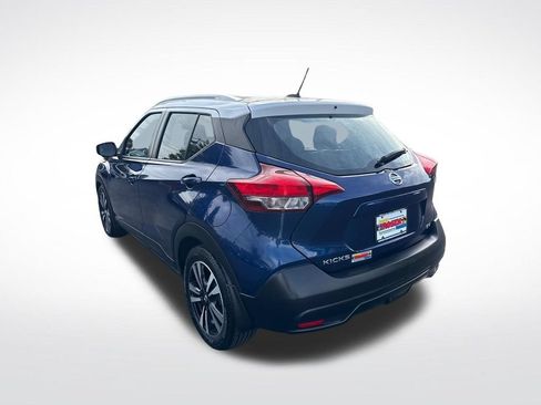 Used 2018 Nissan Kicks SV FWD image 3