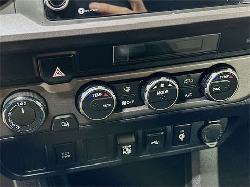 Used 2022 Toyota Tacoma TRD Off-Road image 14