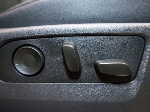 Used 2025 Chevrolet Silverado 2500 LTZ w/ LTZ Convenience Package image 30