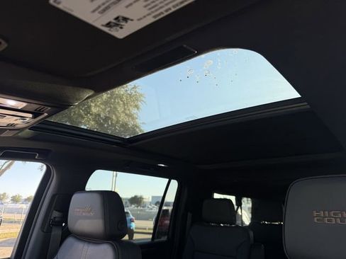 New 2026 Chevrolet Suburban High Country image 21