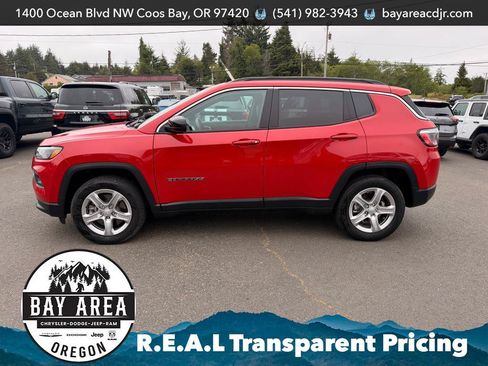 Used 2024 Jeep Compass Latitude AWD/4WD image 10