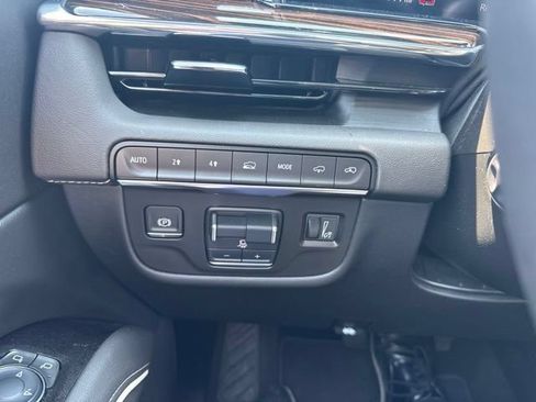 Used 2024 Cadillac Escalade Premium Luxury w/ Performance Package AWD/4WD image 18