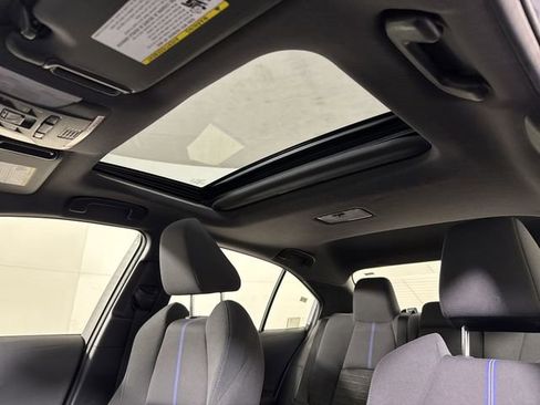 Used 2021 Toyota Corolla SE w/ SE Premium Package image 19