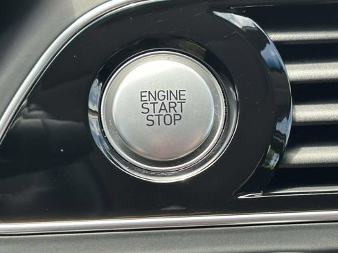 Used 2022 Genesis G70 2.0T RWD image 29