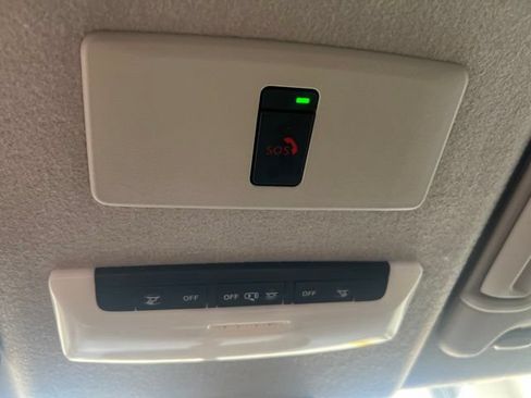 Used 2024 Nissan Kicks SV FWD image 19
