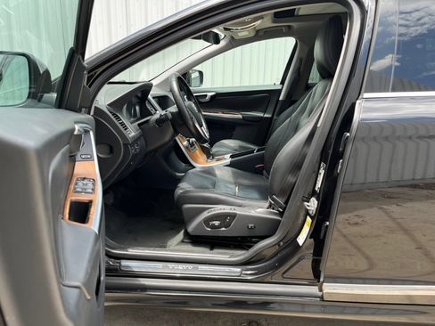 Used 2016 Volvo XC60 T5 Premier w/ Proximity Package FWD image 10