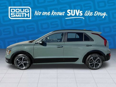 Used 2023 Kia Niro SX image 2
