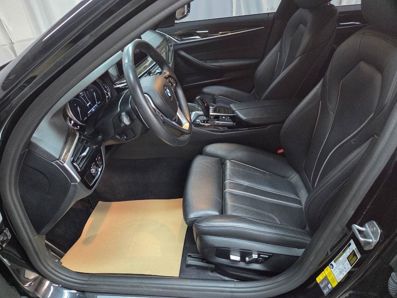 Used 2019 BMW 530e xDrive w/ Convenience Package AWD/4WD image 16