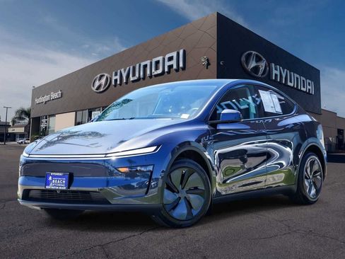 Used 2026 Tesla Model Y AWD image 1
