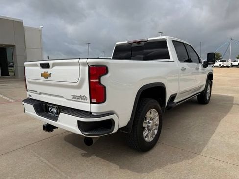 Used 2024 Chevrolet Silverado 2500 High Country w/ Technology Package AWD/4WD image 3