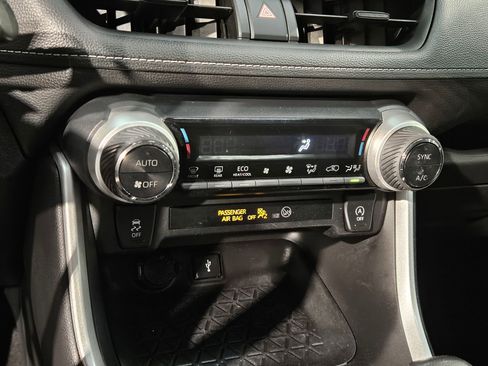 Used 2021 Toyota RAV4 XLE w/ Convenience Package image 32