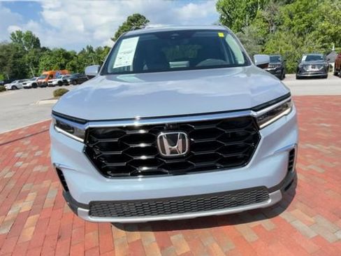 Certified 2025 Honda Pilot Elite image 4