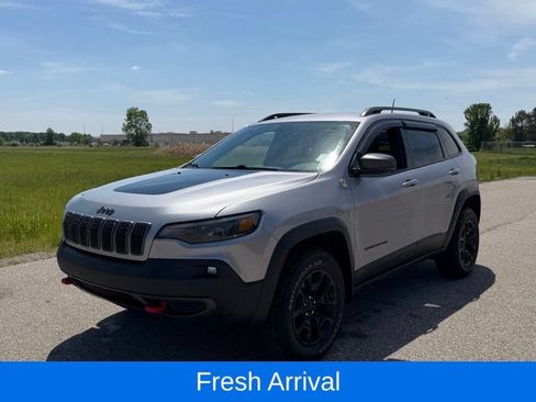 Used 2021 Jeep Cherokee Trailhawk w/ Trailer Tow Group AWD/4WD image 3