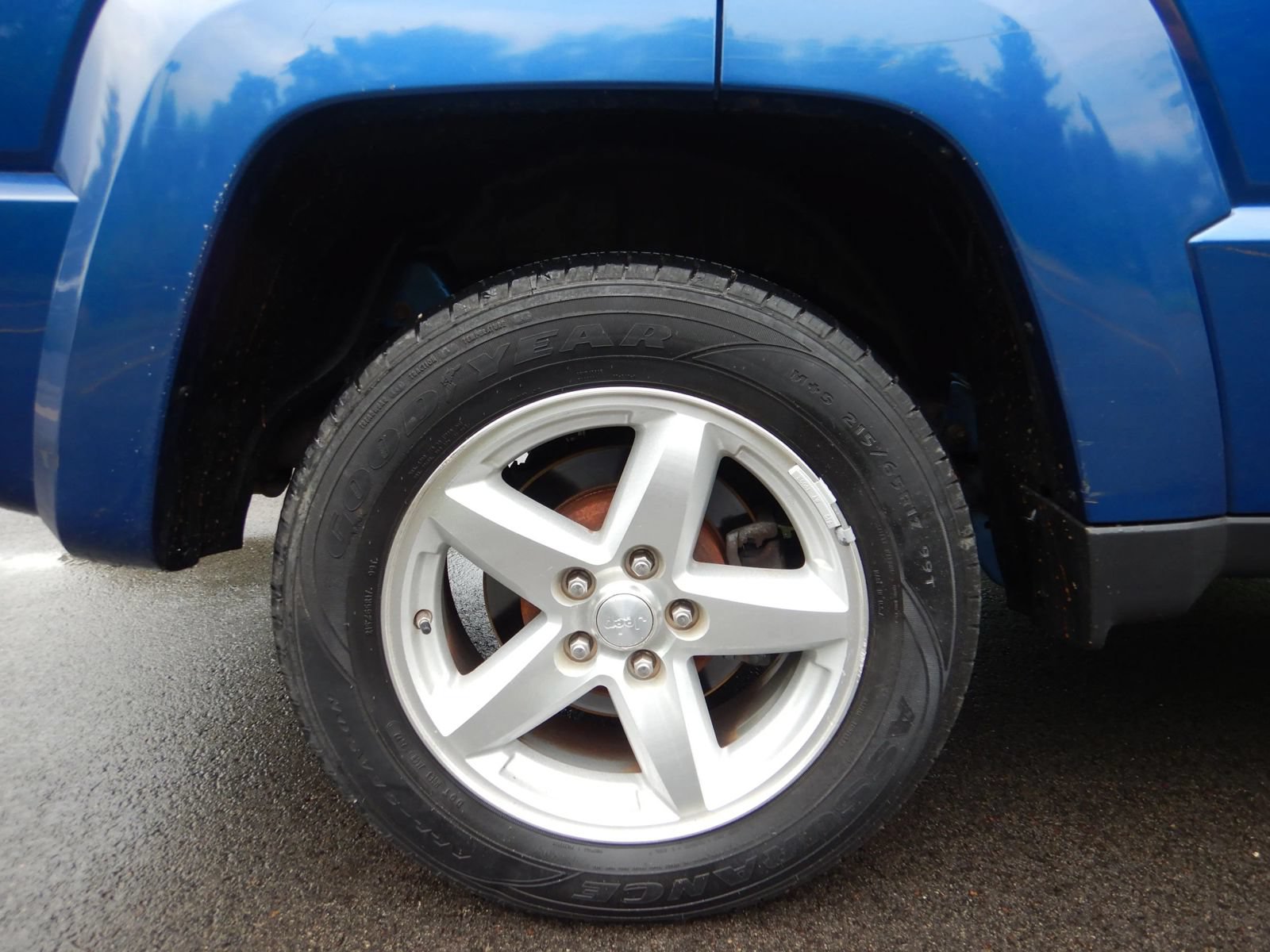 Used 2009 Jeep Liberty Limited w/ Premium Group AWD/4WD image 27