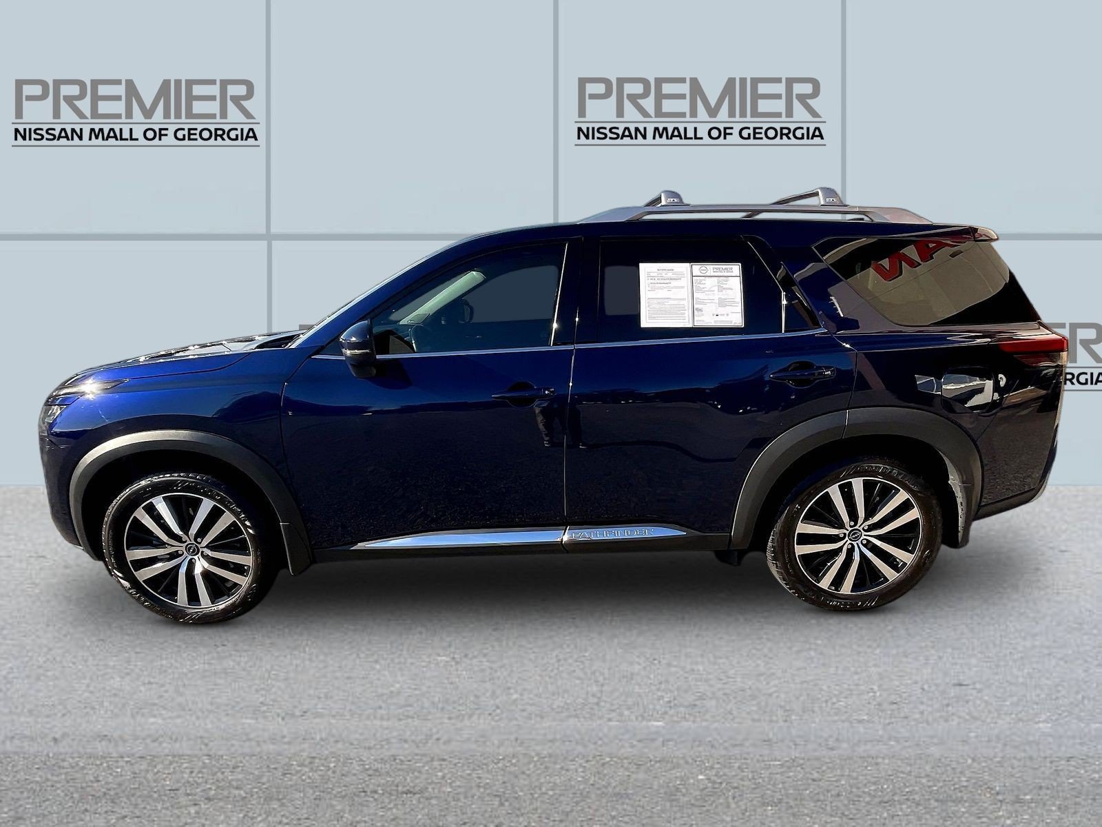 Certified 2023 Nissan Pathfinder Platinum w/ Cargo Package AWD/4WD image 4
