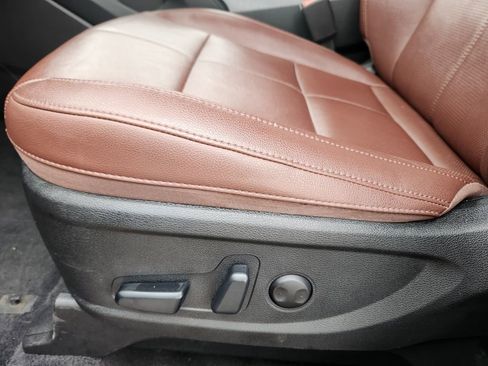 Certified 2023 Kia Telluride EX w/ EX Captain's Chair Package image 10