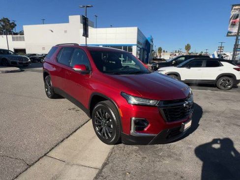 Used 2023 Chevrolet Traverse RS w/ LPO, Cargo Package image 2