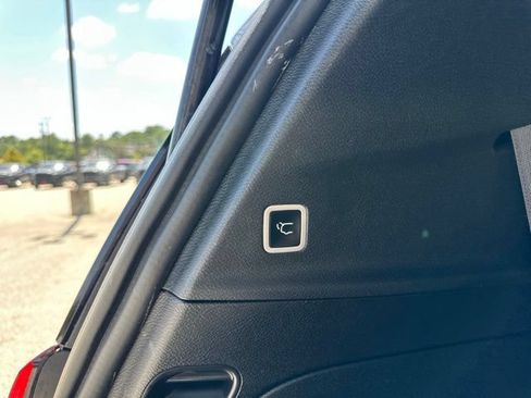 Certified 2025 Chrysler Pacifica Select FWD image 41