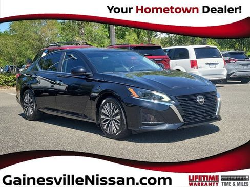 Used 2023 Nissan Altima 2.5 SV w/ SV Premium Package FWD image 1