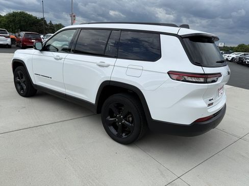 Used 2023 Jeep Grand Cherokee L Laredo AWD/4WD image 6