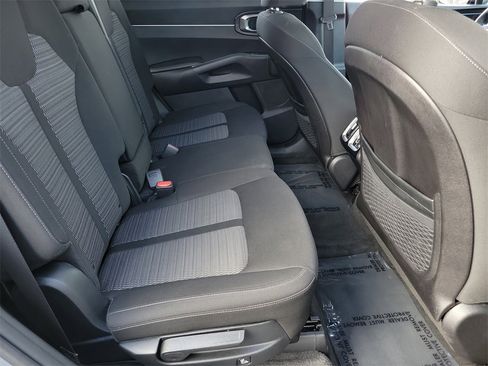 Used 2023 Kia Sorento LX image 22
