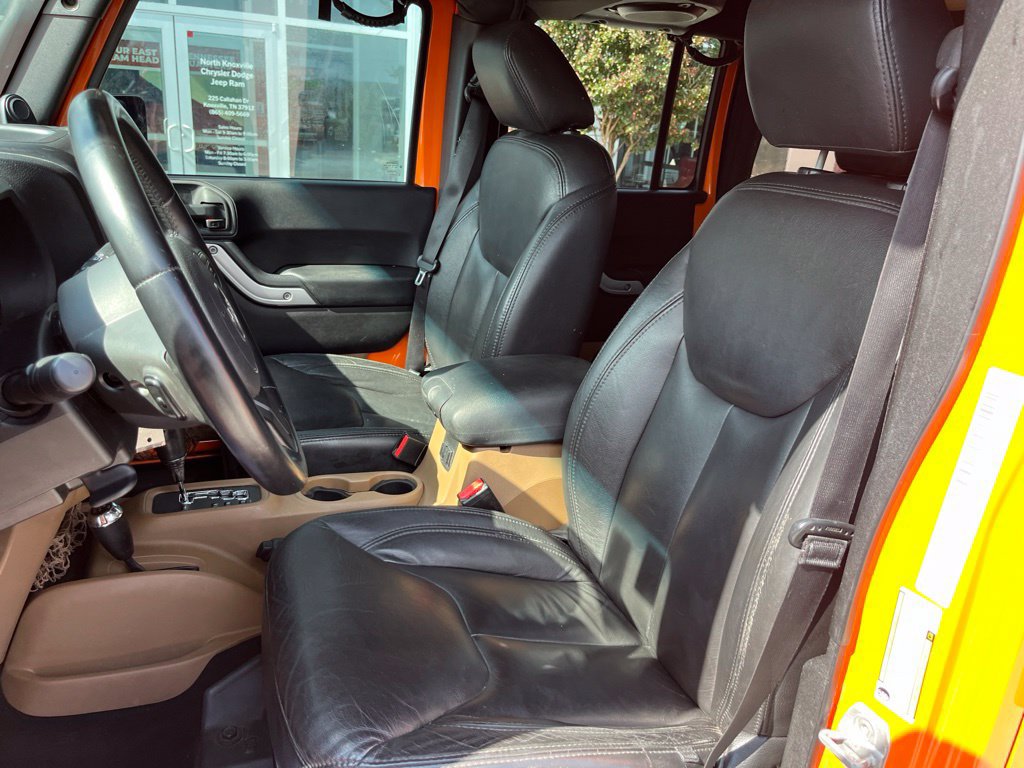 Used 2013 Jeep Wrangler Unlimited Rubicon w/ Connectivity Group AWD/4WD image 5