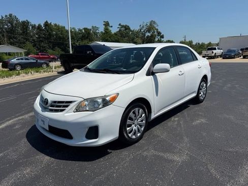 Used 2013 Toyota Corolla LE FWD image 3