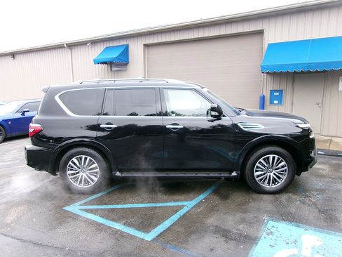 Used 2023 Nissan Armada SL w/ Captain's Chairs Package image 6