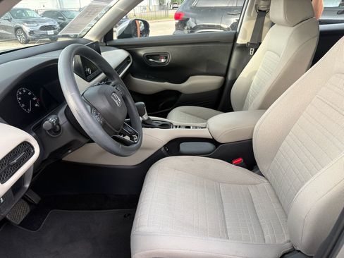 Certified 2025 Honda HR-V LX image 9