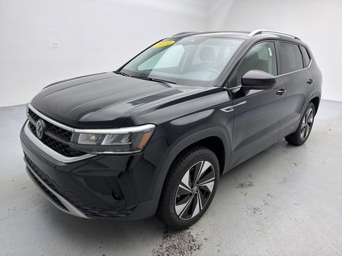 Used 2024 Volkswagen Taos SE image 5