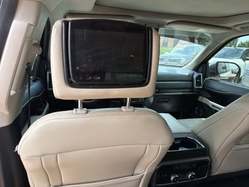 Used 2019 Ford Expedition Max Platinum RWD image 32