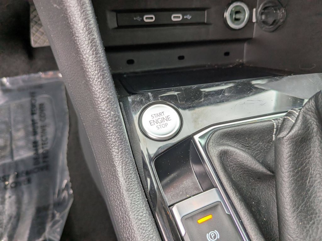 Certified 2023 Volkswagen Taos SE FWD image 25