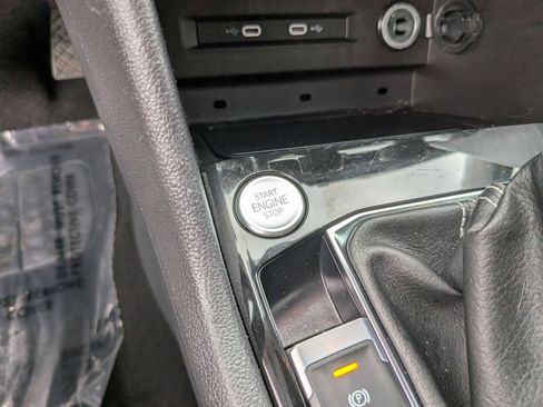 Certified 2023 Volkswagen Taos SE FWD image 25