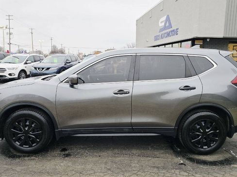 Used 2018 Nissan Rogue SV FWD image 3