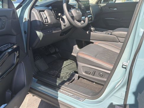 Used 2026 Nissan Pathfinder Platinum w/ Cargo Package AWD/4WD image 4