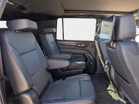 Used 2024 GMC Yukon XL Denali w/ Advanced Technology Package image 11