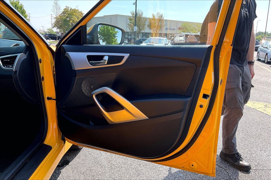 Used 2017 Hyundai Veloster FWD image 28